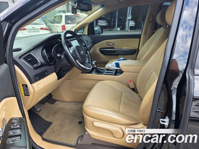 Kia Carnival 9-Seater Luxury 2019 — фото 8