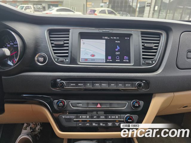 Kia Carnival 9-Seater Luxury 2019 — фото 17