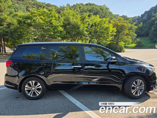 Kia Carnival 9-Seater Luxury 2019 — фото 22