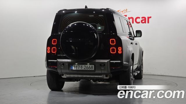 Land Rover Defender (L663) 110 P300 X-Dynamic SE 2025 — фото 4
