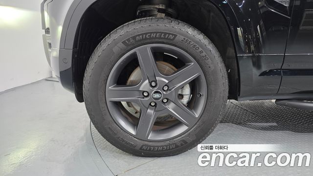 Land Rover Defender (L663) 110 P300 X-Dynamic SE 2025 — фото 5
