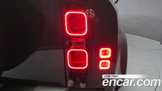 Land Rover Defender (L663) 110 P300 X-Dynamic SE 2025 — фото 23