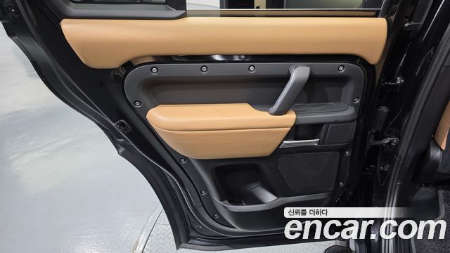 Land Rover Defender (L663) 110 P300 X-Dynamic SE 2025 — фото 25