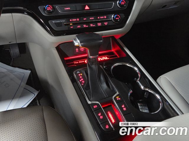 Kia Carnival 11-Seater Prestige 2019 — фото 9