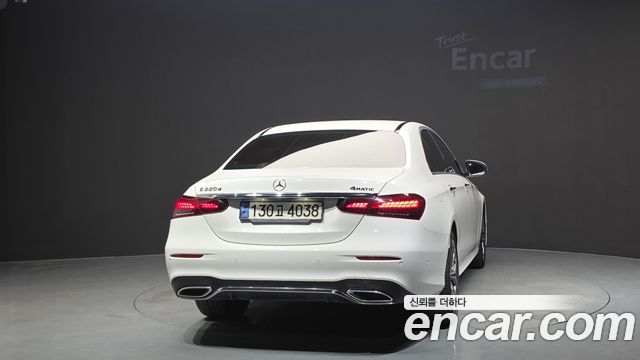Mercedes-Benz E-Class (W213) E220d 4MATIC AMG Line 2022 — фото 4