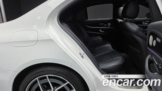 Mercedes-Benz E-Class (W213) E220d 4MATIC AMG Line 2022 — фото 11