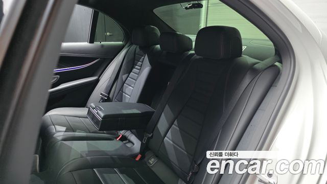 Mercedes-Benz E-Class (W213) E220d 4MATIC AMG Line 2022 — фото 12