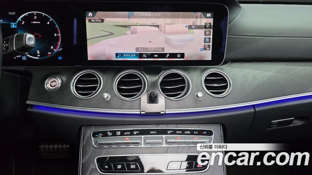 Mercedes-Benz E-Class (W213) E220d 4MATIC AMG Line 2022 — фото 13