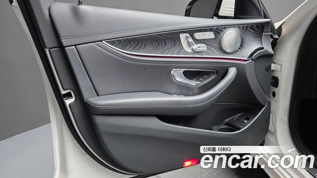 Mercedes-Benz E-Class (W213) E220d 4MATIC AMG Line 2022 — фото 18