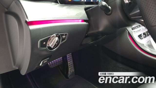 Mercedes-Benz E-Class (W213) E220d 4MATIC AMG Line 2022 — фото 20