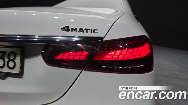 Mercedes-Benz E-Class (W213) E220d 4MATIC AMG Line 2022 — фото 23