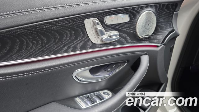 Mercedes-Benz E-Class (W213) E220d 4MATIC AMG Line 2022 — фото 24