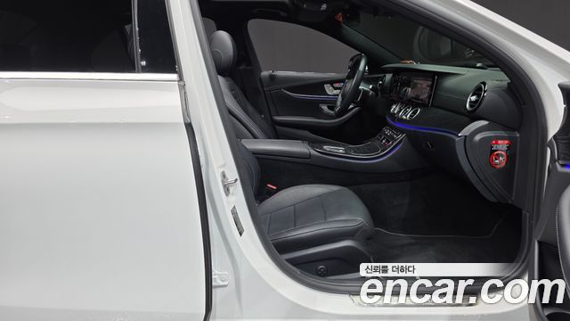 Mercedes-Benz E-Class (W213) E220d 4MATIC AMG Line 2022 — фото 26