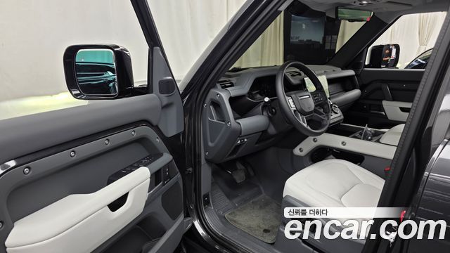 Land Rover Defender (L663) 110 P300 X-Dynamic SE 2025 — фото 10