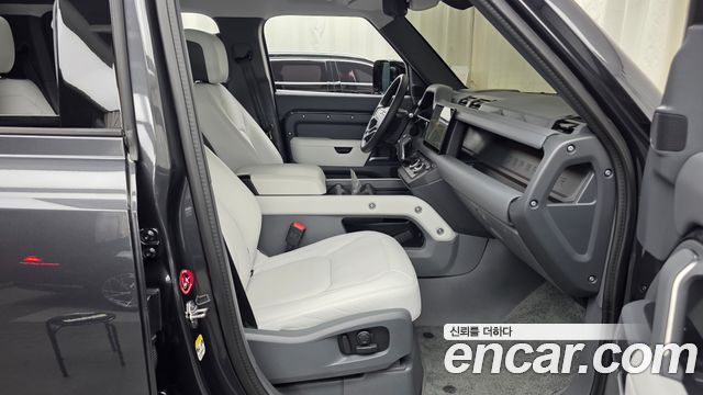 Land Rover Defender (L663) 110 P300 X-Dynamic SE 2025 — фото 11