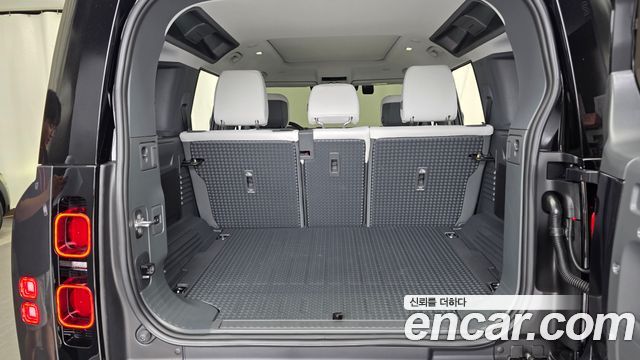 Land Rover Defender (L663) 110 P300 X-Dynamic SE 2025 — фото 20
