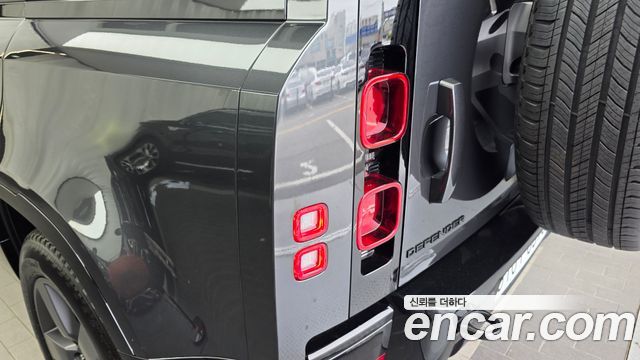 Land Rover Defender (L663) 110 P300 X-Dynamic SE 2025 — фото 23