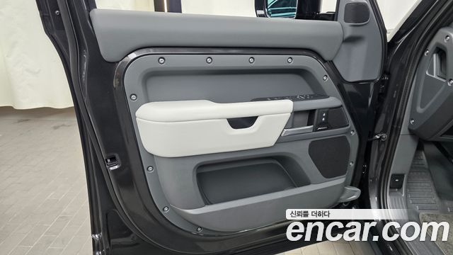 Land Rover Defender (L663) 110 P300 X-Dynamic SE 2025 — фото 24