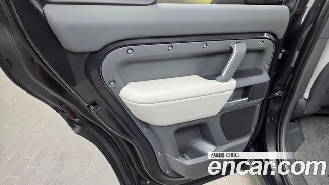 Land Rover Defender (L663) 110 P300 X-Dynamic SE 2025 — фото 25