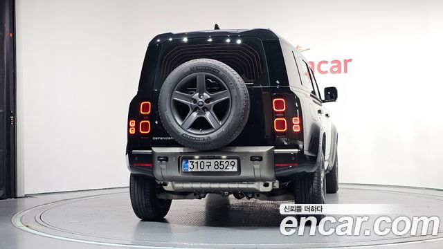 Land Rover Defender (L663) 110 P300 X-Dynamic SE 2025 — фото 4