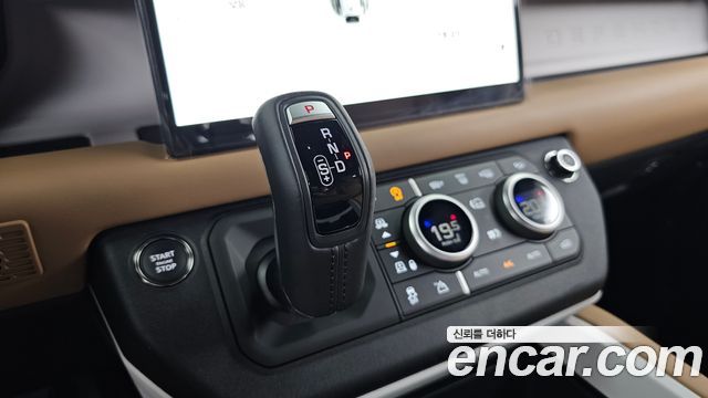 Land Rover Defender (L663) 110 P300 X-Dynamic SE 2025 — фото 9