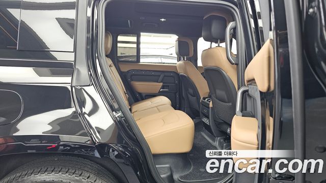Land Rover Defender (L663) 110 P300 X-Dynamic SE 2025 — фото 12
