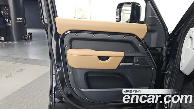 Land Rover Defender (L663) 110 P300 X-Dynamic SE 2025 — фото 24