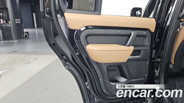 Land Rover Defender (L663) 110 P300 X-Dynamic SE 2025 — фото 25