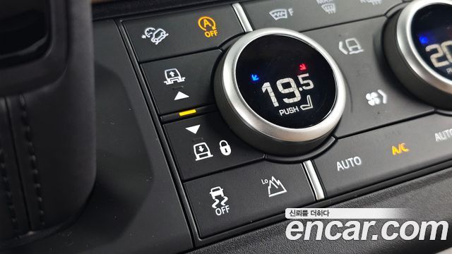 Land Rover Defender (L663) 110 P300 X-Dynamic SE 2025 — фото 35