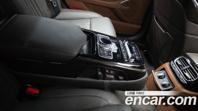Genesis G90 3.3 T AWD Premium Luxury 2019 — фото 30