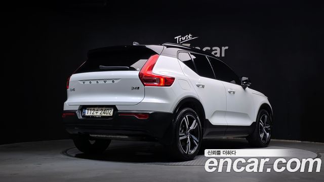 Volvo XC40 B4 R-Design 2021 — фото 2