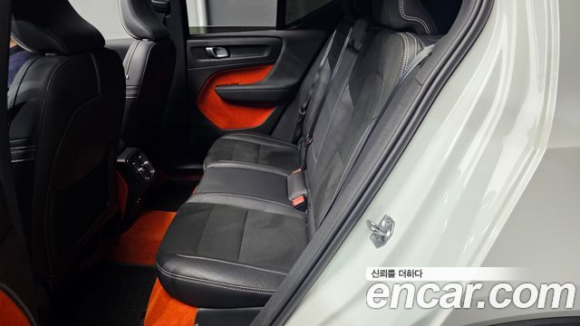 Volvo XC40 B4 R-Design 2021 — фото 11