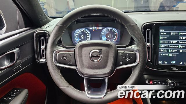 Volvo XC40 B4 R-Design 2021 — фото 13
