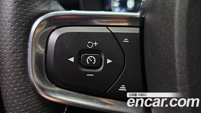 Volvo XC40 B4 R-Design 2021 — фото 16