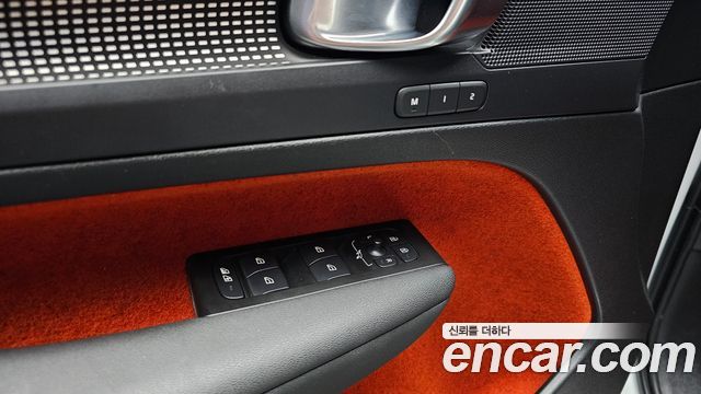 Volvo XC40 B4 R-Design 2021 — фото 18