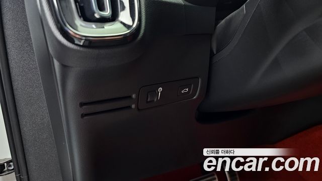 Volvo XC40 B4 R-Design 2021 — фото 19