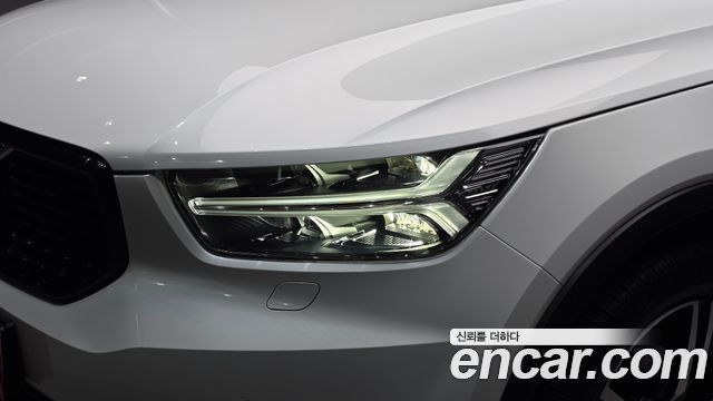 Volvo XC40 B4 R-Design 2021 — фото 22