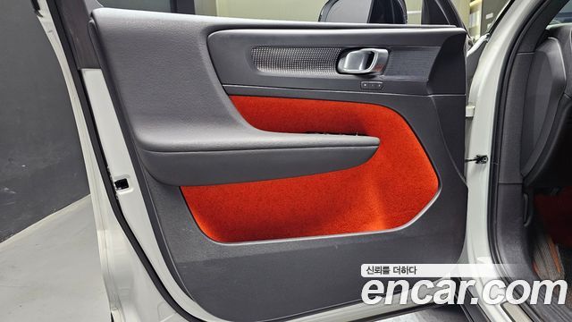 Volvo XC40 B4 R-Design 2021 — фото 24
