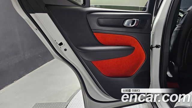 Volvo XC40 B4 R-Design 2021 — фото 25