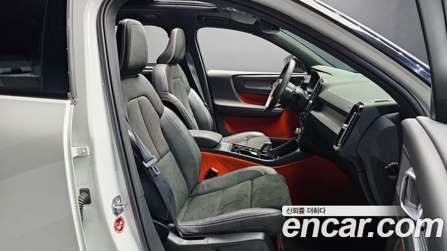 Volvo XC40 B4 R-Design 2021 — фото 26