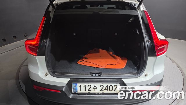 Volvo XC40 B4 R-Design 2021 — фото 30