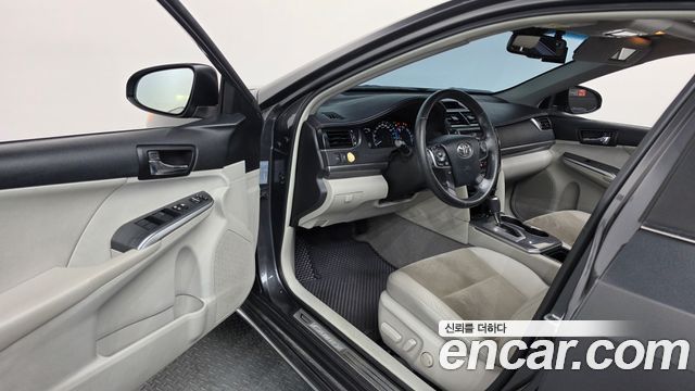 Toyota Camry Hybrid XLE 2012 — фото 10