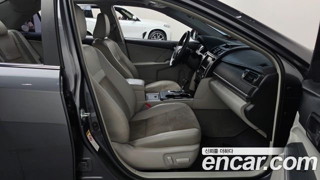 Toyota Camry Hybrid XLE 2012 — фото 11