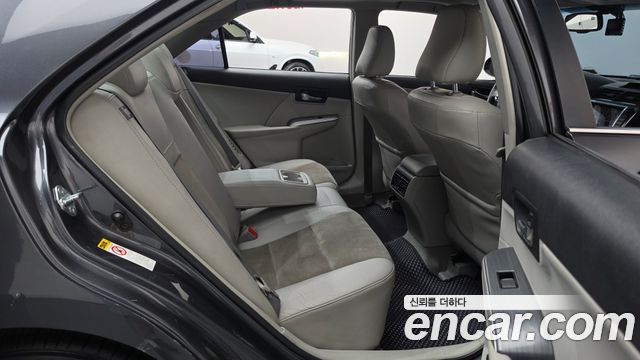 Toyota Camry Hybrid XLE 2012 — фото 12