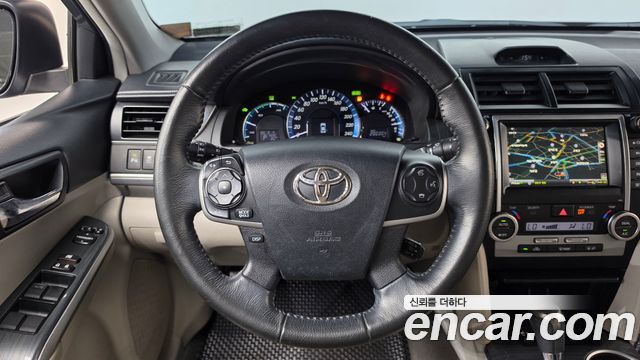 Toyota Camry Hybrid XLE 2012 — фото 13