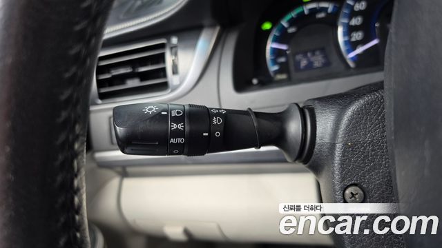 Toyota Camry Hybrid XLE 2012 — фото 14