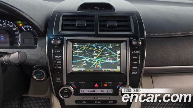 Toyota Camry Hybrid XLE 2012 — фото 15