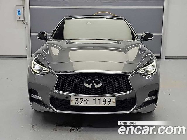 Infiniti Q30 2.0 Sport Essential 2019 — фото 2