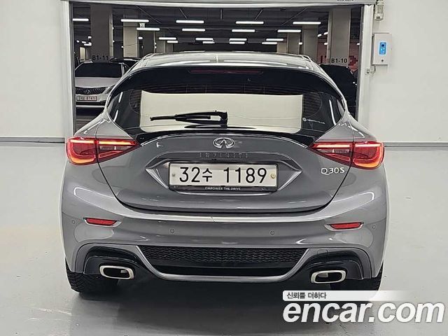 Infiniti Q30 2.0 Sport Essential 2019 — фото 3