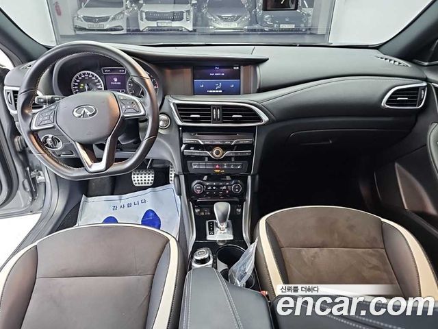Infiniti Q30 2.0 Sport Essential 2019 — фото 7